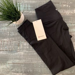 NWT Lululemon Align Crop 25’